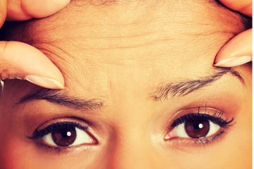 உங்க நெற்றியில் இந்த சனி கோடுகள் இருக்கா? நீண்ட ஆயுளோடு ராஜயோகத்துடன் வாழ்வார்களாம்!