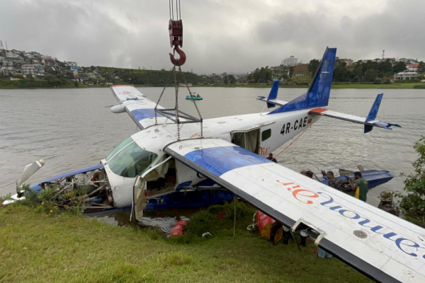 நுவரெலியாவில் விபத்துக்குள்ளான விமானம் மீட்டெடுக்கப்பட்டது | Plane That Crashed In Nuwara Eliya Recovered