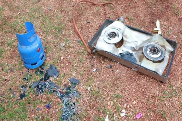 திருகோணமலையில் வெடித்து சிதறிய சமையல் எரிவாயு! பதறியடித்து ஓடிய பெண்மணி | Trincomalee Gas Stove Explosion திருகோணமலையில் வெடித்து சிதறிய சமையல் எரிவாயு! பதறியடித்து ஓடிய பெண்மணி | Trincomalee Gas Stove Explosion