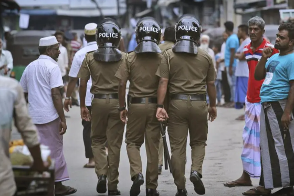 மட்டக்களப்பில் கூரிய ஆயுத்தத்தால் தாக்கப்பட்டு ஆசிரியல் படுகாயம்...! | Teacher Attacked With Sharp Weapon In Batticaloa மட்டக்களப்பில் கூரிய ஆயுத்தத்தால் தாக்கப்பட்டு ஆசிரியல் படுகாயம்...! | Teacher Attacked With Sharp Weapon In Batticaloa