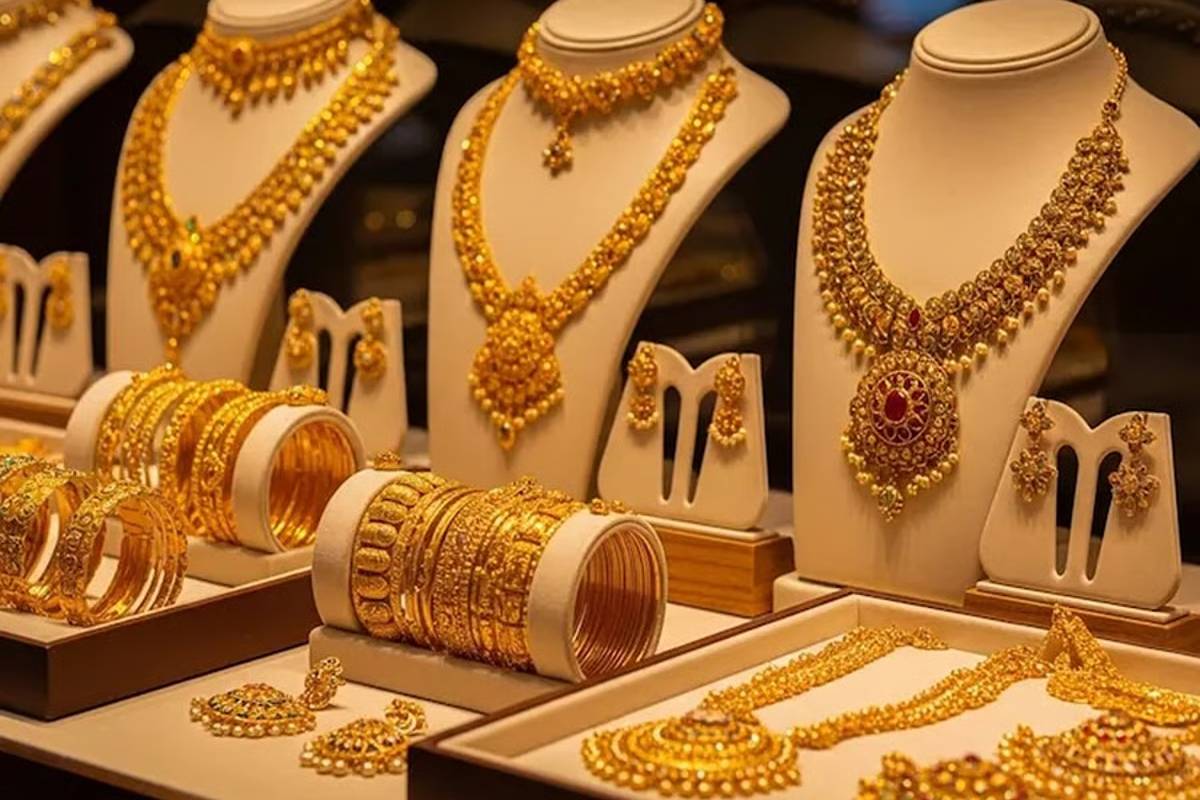 தங்கம் விலை அதிரடி சரிவு - நகை பிரியர்கள் மகிழ்ச்சி! | September 15Th Gold And Silver Price In Chennai