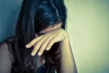 தங்கையை, 2 ஆண்டுகள் அண்ணனே சீரழித்த கொடூரம் - வீடியோ காட்டி ப்ளாக்மெயில்!