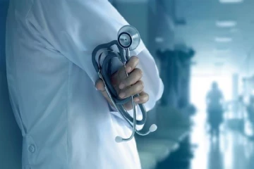 மற்றுமொரு மருத்துவரின் உயிரைப்பறித்தது கொரோனா