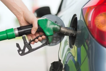 நாடு முழுவதும் பெட்ரோலுக்கு தட்டுப்பாடு