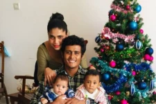 மனைவி மற்றும் அழகிய குழந்தைகளுடன் இருக்கும் புகைப்படத்தை வெளியிட்ட இலங்கை கிரிக்கெட் அணியின் இளம் வீரர்