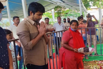 மறைந்த நடிகர் புனித்ராஜ்குமாரின் நினைவிடத்தில் சிவகார்த்திகேயன்! எமோஷனல் பேட்டி..