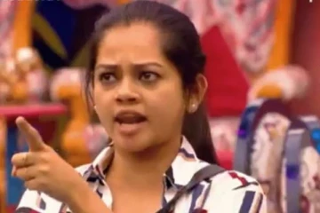 ஒரு பையனிடம் இப்படி பேசுவது! பொது நிகழ்ச்சியில் படுகேவளமாக பேசிய அனிதா!