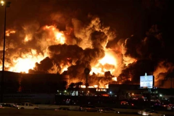 තෙල් පර්යන්ත දෙකකට හවුති ප්‍රහාර...