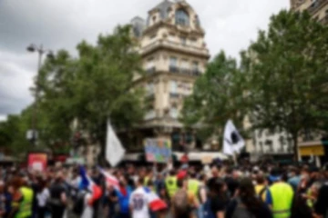 பெண்களுக்கு எதிரான வன்முறை....பாரிசில் குவிந்த கூட்டம்