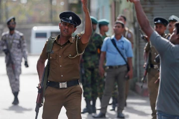 யாழில் பொலிஸாராக நடித்த திருடன்!