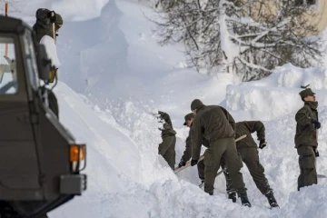 அவுஸ்திரேலியாவில் சோகம்: பனிச்சரிவில் சிக்கி 8 பேர் பலி - செய்திகளின் தொகுப்பு