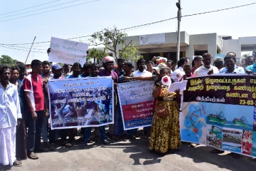 இந்திய கடற்தொழிலாளர்களின் வருகையை கண்டித்து மன்னாரில் போராட்டம் (photos)