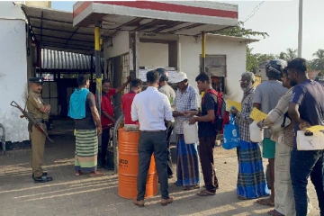 மன்னாரில் மண்ணெண்ணெய் விநியோகம்(Photo)