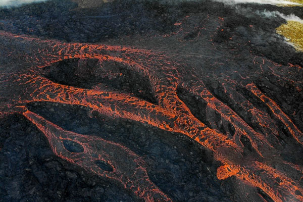 ஐஸ்லாந்து தலைநகர் எரிமலையில் குமுறல் | Volcano Erupts In Icelands Capital