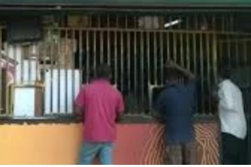 போயா தினத்தில் விற்பனை ;மதுபான நிலையத்திற்கு சீல்