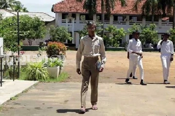 கல்விக்கு வயது தடையல்ல; சாதாரண தர பரீட்சை எழுதிய 80 வயது முதியவர்!