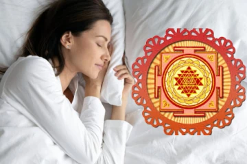 இந்த 5 பொருட்கள் போதும்: தலையணை கீழ் வைத்தால் வாழ்க்கையே மாறும்