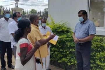 எனது மகளை  விடுவிக்காவிட்டால் தொடர் உண்ணாவிரதம்:  யாழில் கைதான டிவனியா   தாயார் தெரிவிப்பு!