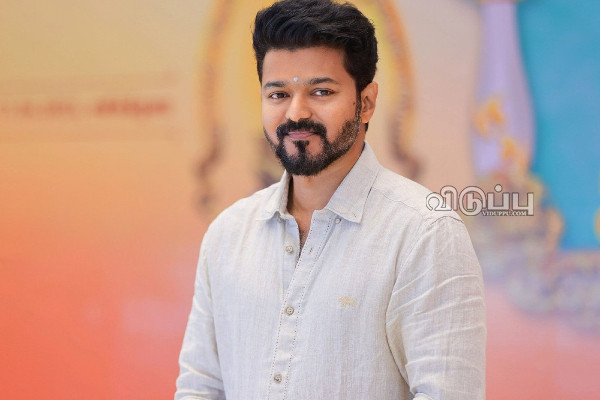 விஜய்யை தன் கட்டுப்பாட்டில் வைத்திருப்பதே இவர் தான்!! அதிர்ச்சியை கொடுத்த பத்திரிக்கையாளர்.. | Vijay Meet And Discuse Astrologers For Polics Cine