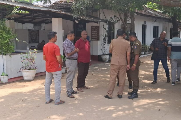 அவதூறாக பேசிய பொலிஸ் சார்ஜன்; மன்னிப்பு வழங்கிய தேரர் | Police Slanderous Remarks Monk Apologizes