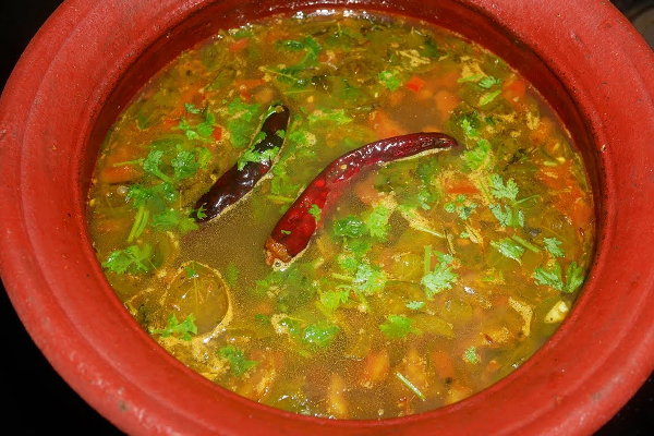 கல்யாண வீட்டு சுவையில் மணக்கும் ரசம்! முருங்கைக் கீரையில் செய்து அசத்தலாம் | Drumstick Leaves Rasam