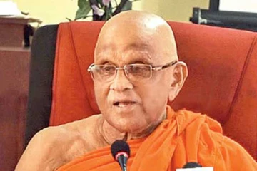 முருத்தெட்டுவே ஆனந்த தேரரிடமிருந்து விருதுகளை பெற மறுத்த பல்கலை.மாணவர்கள்!