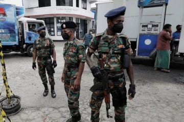 எரிபொருள் வரிசையில் பயங்கரம்;  இராணுவ சிப்பாய் மீது   கத்திக்குத்து!