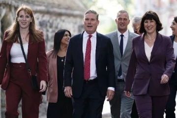 வரலாற்றில் இடம்பிடித்த சர் கெய்ர் ஸ்டார்மரின் அமைச்சரவை: விரிவான பின்னணி