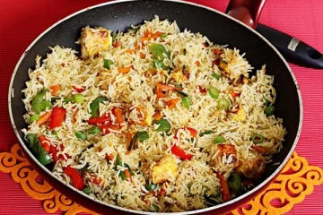 சாதம் மீந்து போய்விட்டதா? சுவையான ப்ரைடு ரைஸ் செய்து அசத்துங்க