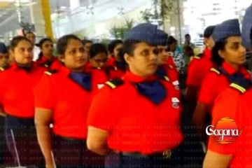 ඉතිහාසේ පළමු වතාවට කාන්තා කොන්දොස්තරවරියන් ටිකට් කඩයි