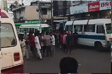 களேபரமான யாழ் நகர் பகுதி ; அச்சத்தில் உறைந்த மக்கள்