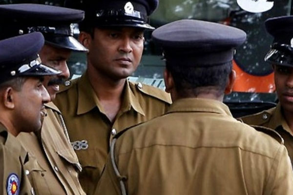 சிறுநீரை பிளாஸ்டிக் போத்தலில் நிரப்பி தாக்குதல் | Attack By Filling Urine In A Plastic Bottle
