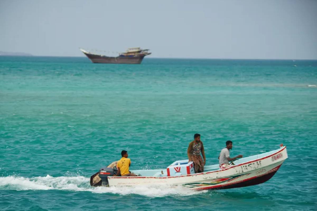 பாப் அல்-மன்டேப் நீரிணையைக் கைப்பற்றிய ஹவுதிகள்... வேடிக்கை பார்த்த செங்கடல் நாடுகள் | Houthis Seize Bab Al Mandeb பாப் அல்-மன்டேப் நீரிணையைக் கைப்பற்றிய ஹவுதிகள்... வேடிக்கை பார்த்த செங்கடல் நாடுகள் | Houthis Seize Bab Al Mandeb