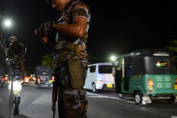 இரத்தக்கறை படிந்த வாள்களுடன் ஆட்டோ; சோதனையிட்ட பொலிஸாருக்கு அதிர்ச்சி