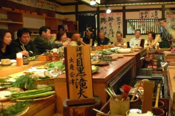 உணவகத்தின் அறிவிப்பு பலகையால் வெடித்த சர்ச்சை - கொதித்தெழுந்த மக்கள்