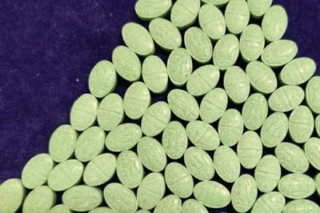 பரிசு பார்சலில் போதை மாத்திரைகள்..அதிர்ந்து போன அதிகாரிகள்!