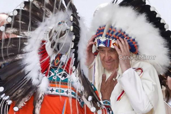 கனடாவில் பழங்குடியினரிடம் மன்னிப்பு கோரிய போப் ஆண்டவர் | Pope Francis Apologizes To Tribal People In Canada