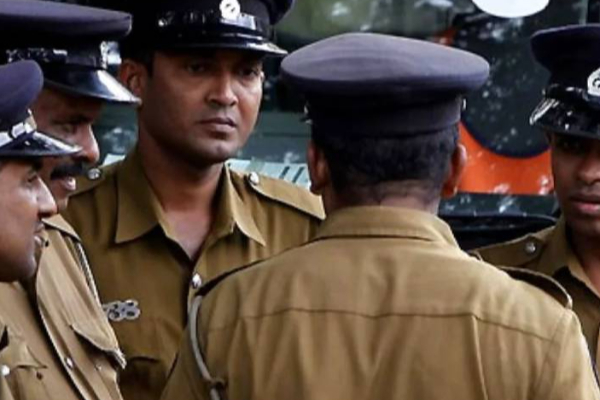 தென்னிலங்கையில் நடந்த பரபரப்பு - வெள்ளை வேனில் கடத்தப்பட்ட பெண் | Husband Kidnapped Wife From White Van