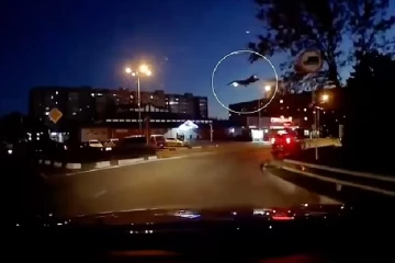 குடியிருப்பில் விழுந்து நொறுங்கிய ரஷ்ய போர் விமானம்! விமானிகள் சம்பவ இடத்திலேயே உயிரிழப்பு