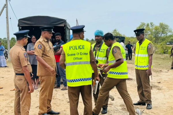 முல்லைத்தீவில் அரங்கேறிய பயங்கரம்; பொலிஸார் குவிப்பு | Youth Hacked Death In Mullaitivu Police Deployed