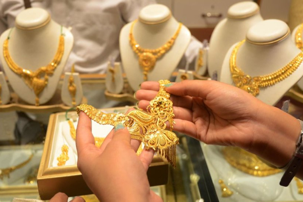 விலையில் சரிவை சந்தித்த தங்கம்! மகிழ்ச்சியிலுள்ள வாடிக்கையாளர்கள் - ஐபிசி தமிழ்