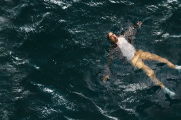 வெயில் காரணமாக நீர் நிலைகளை நாடிச் செல்லும் மக்கள்: எச்சரிக்கை விடுக்கும் சுவிஸ் அமைப்பு