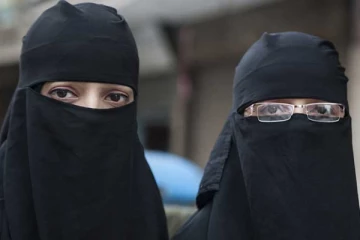 படையினரின் பாதுகாப்பு வளையத்துள் 203 மசூதிகள்; புர்கா அணிந்தாலும் சோதனை தான்!!