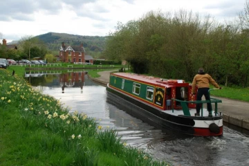 ஆங்கிலக் கால்வாயைக் கடப்போரின் எண்ணிக்கை மூன்று மடங்காக அதிகரிப்பு