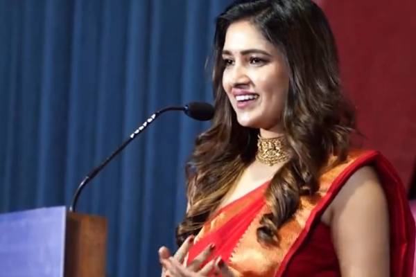 இயக்குனருக்கு ஐ லவ் யூ சொன்ன நடிகை வாணி போஜன்!! ஷாக்கான அரங்கம்.. | Vani Bhojan Who Said I Love You To Director Radha இயக்குனருக்கு ஐ லவ் யூ சொன்ன நடிகை வாணி போஜன்!! ஷாக்கான அரங்கம்.. | Vani Bhojan Who Said I Love You To Director Radha