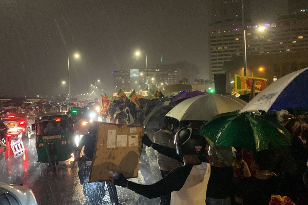 நான்காவது நாளாக தொடரும் மக்கள் எழுச்சிப் போராட்டம் (Photos) | Colombo Protest People Sl Today Economiccrisis