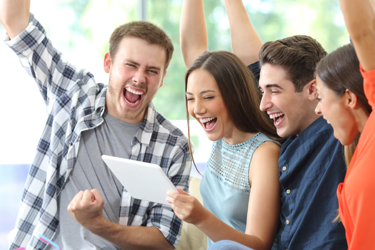 கனடாவில் அதிக மகிழ்ச்சியான மாகாணம் எது! | This Survey Shows If Canadians Are Happier