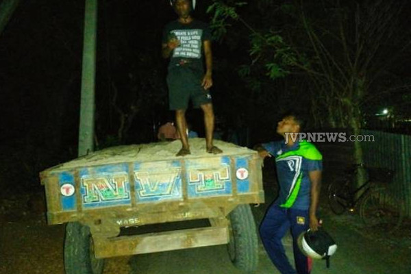 யாழில் சட்டவிரோதமாக மண் ஏற்றியவருக்கு நேர்ந்த கதி! | Arrested Person Unlicensed Soil Loader In Jaffna