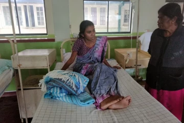 ஐந்து மாணவர்களும் ஆசிரியர்களும் வைத்தியசாலையில் அனுமதி