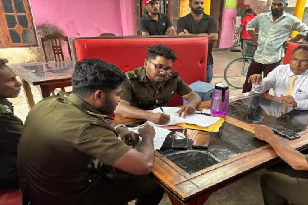 தமிழர் பகுதியில் BBQ சாப்பிட்ட 25 பேர் வைத்தியசாலையில் அனுமதி | 25 People Admitted Hospital Eating Bbq Kinniya